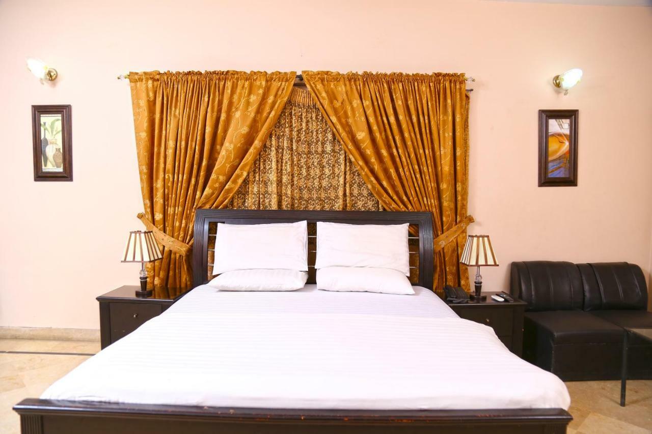 Luxury Inn Карачі Екстер'єр фото